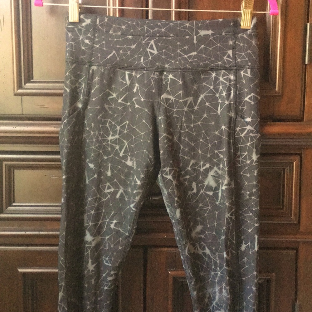 LuLulemon size 4 legging.